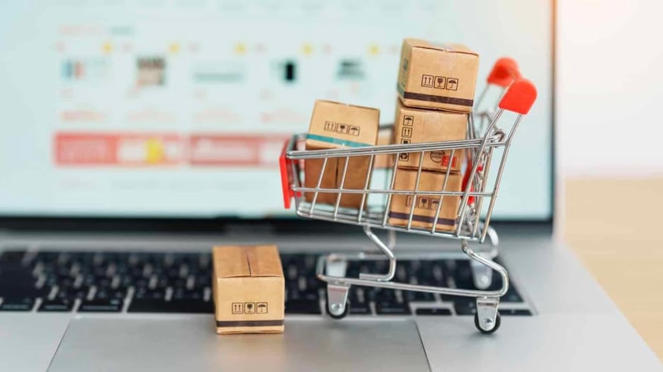 boxes-on-a-shoppping-cart-on-top-of-a-laptop_hkms8b-Banner 169