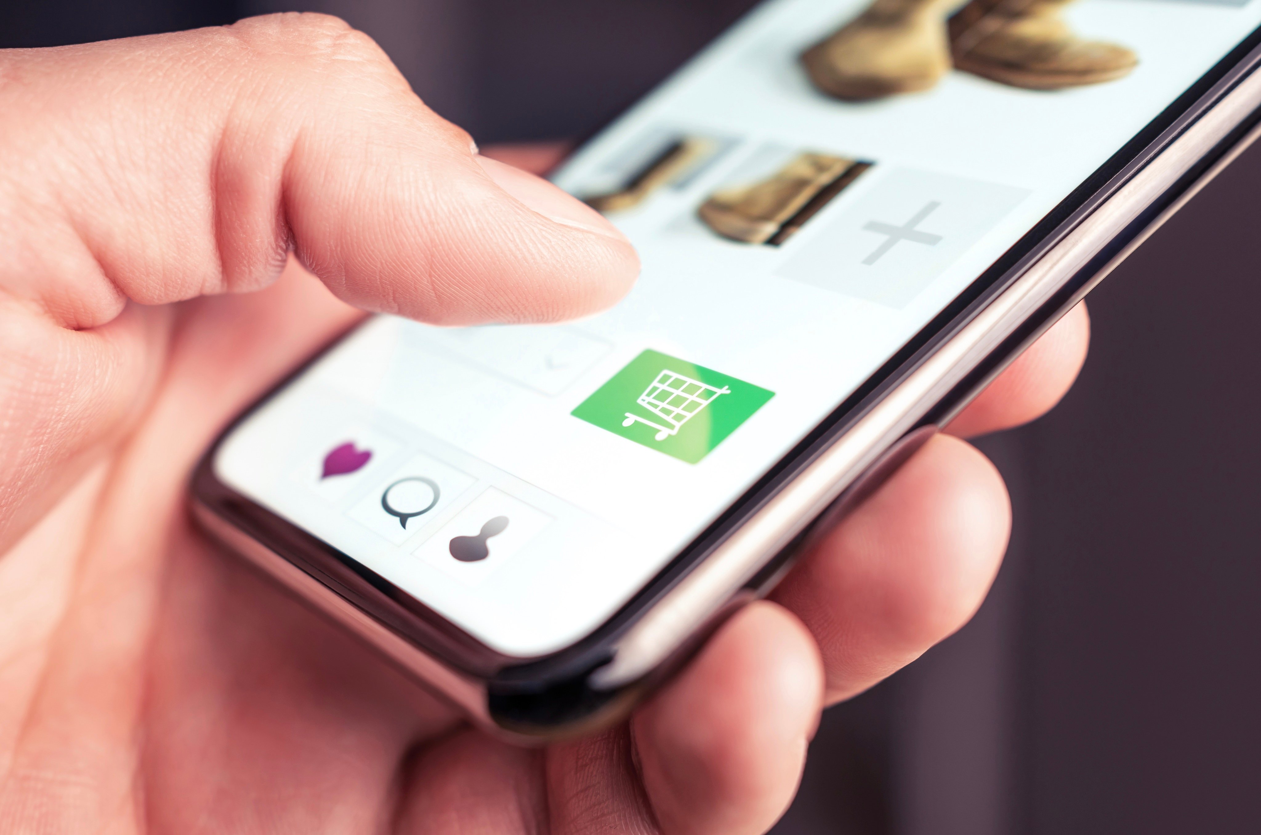 online-shopping-and-digital-transaction-using-mobile_mojjsm
